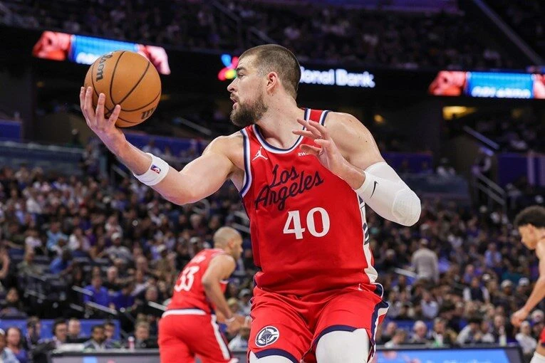 Zubac dobio kćerku, Garza odigrao jednu od najboljih utakmica sezone