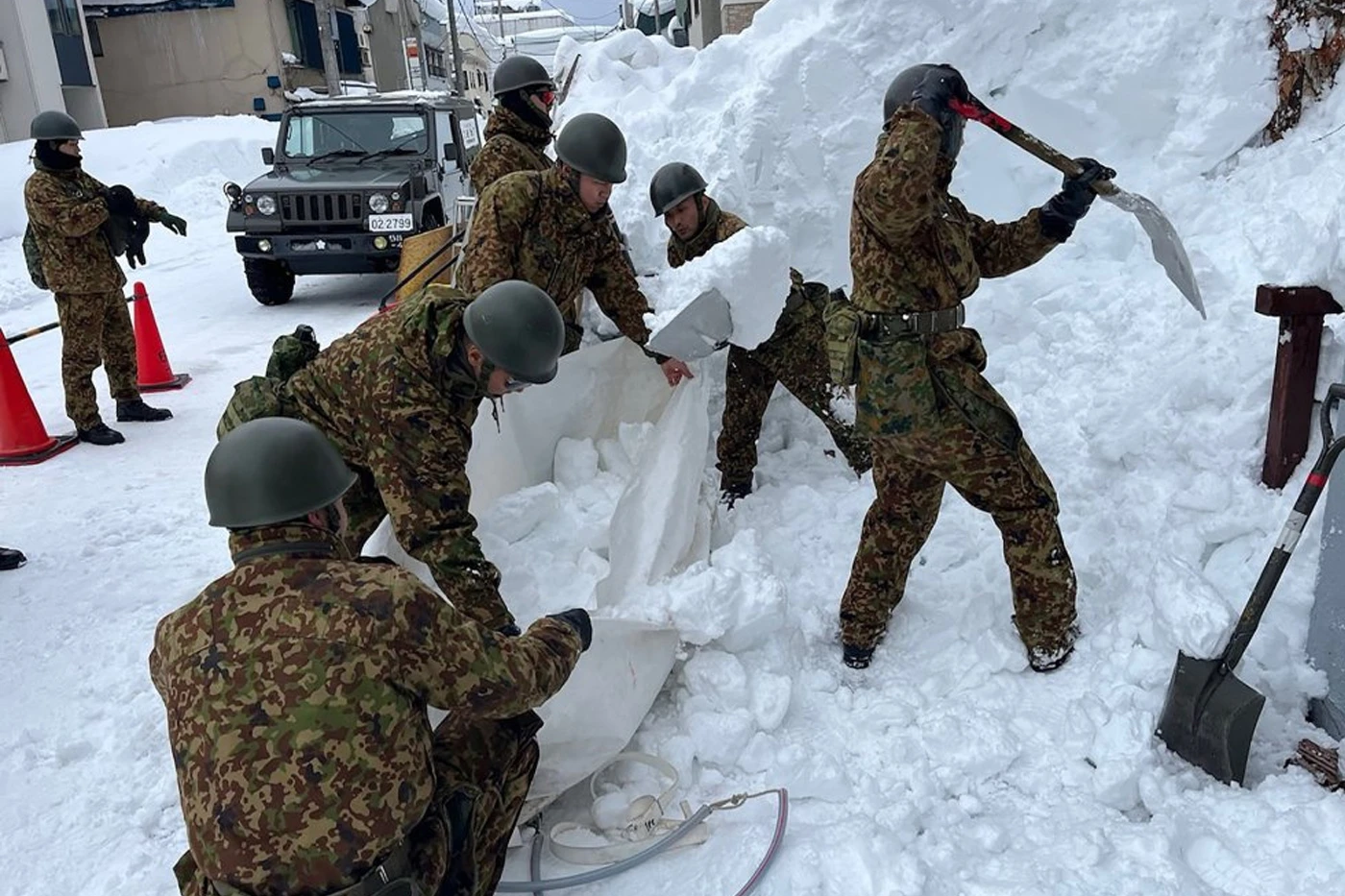 VIDEO | Deseci poginulih u Japanu, snježna oluja doslovce zatrpala gradove