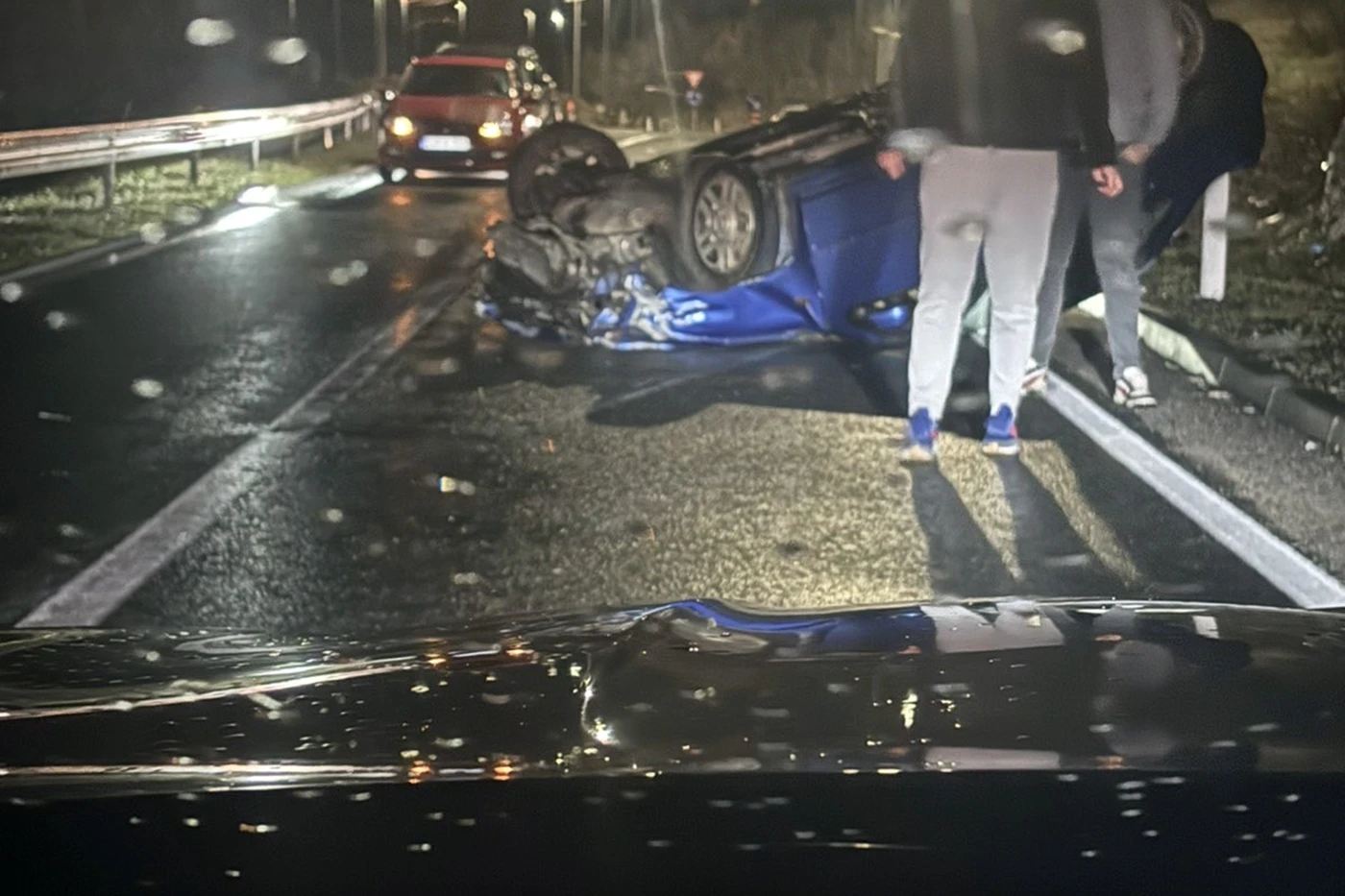 U Pologu noćas golf završio na krovu, ozlijeđena jedna osoba