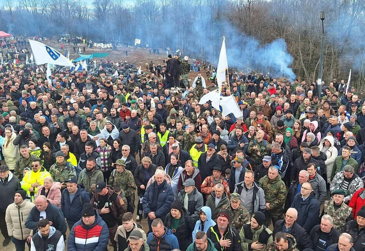 VIDEO | Prijeteća proslava Armije BiH uz pucnjavu i vjerske pokliče