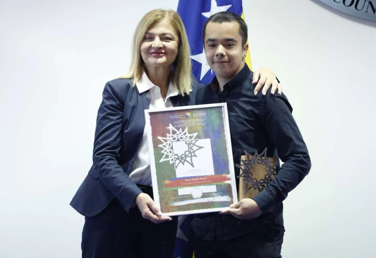 Vijeće ministara BiH dodijelilo nagradu "Denis Mrnjavac" za promociju tolerancije i nenasilja