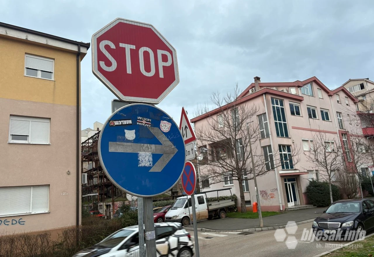 Znakovi koji su ranije vodili lijevo sada pokazuju obvezno skretanje udesno i obrnuto.