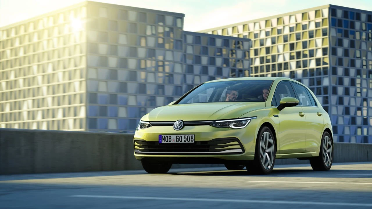 Volkswagen Golf više nije ''narodni auto'': Za novi model treba i do 15 plaća