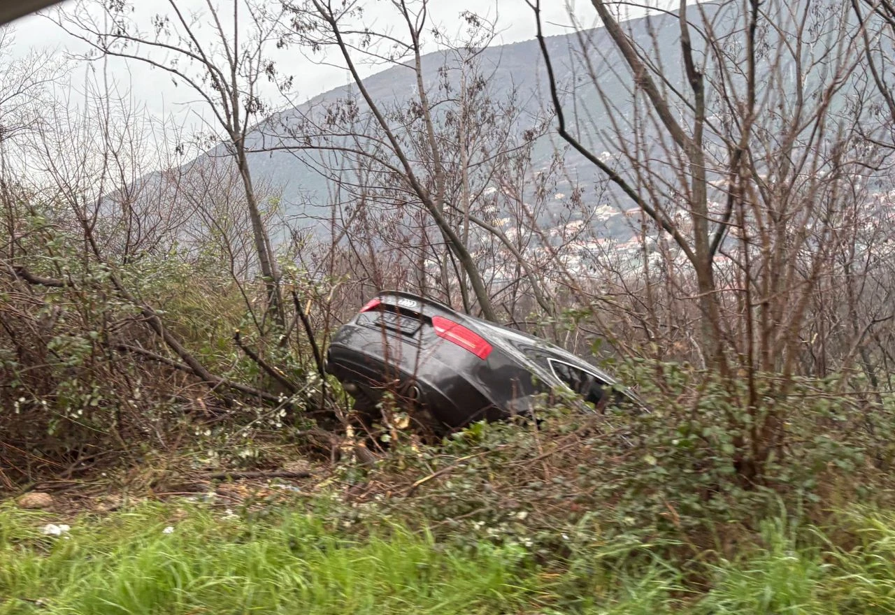 Sudar dva vozila u Zaliku, jedno vozilo sletjelo s ceste