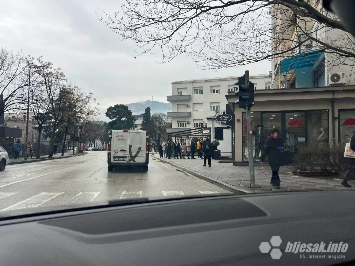 Red ispred Fan Shopa HŠK Zrinjski