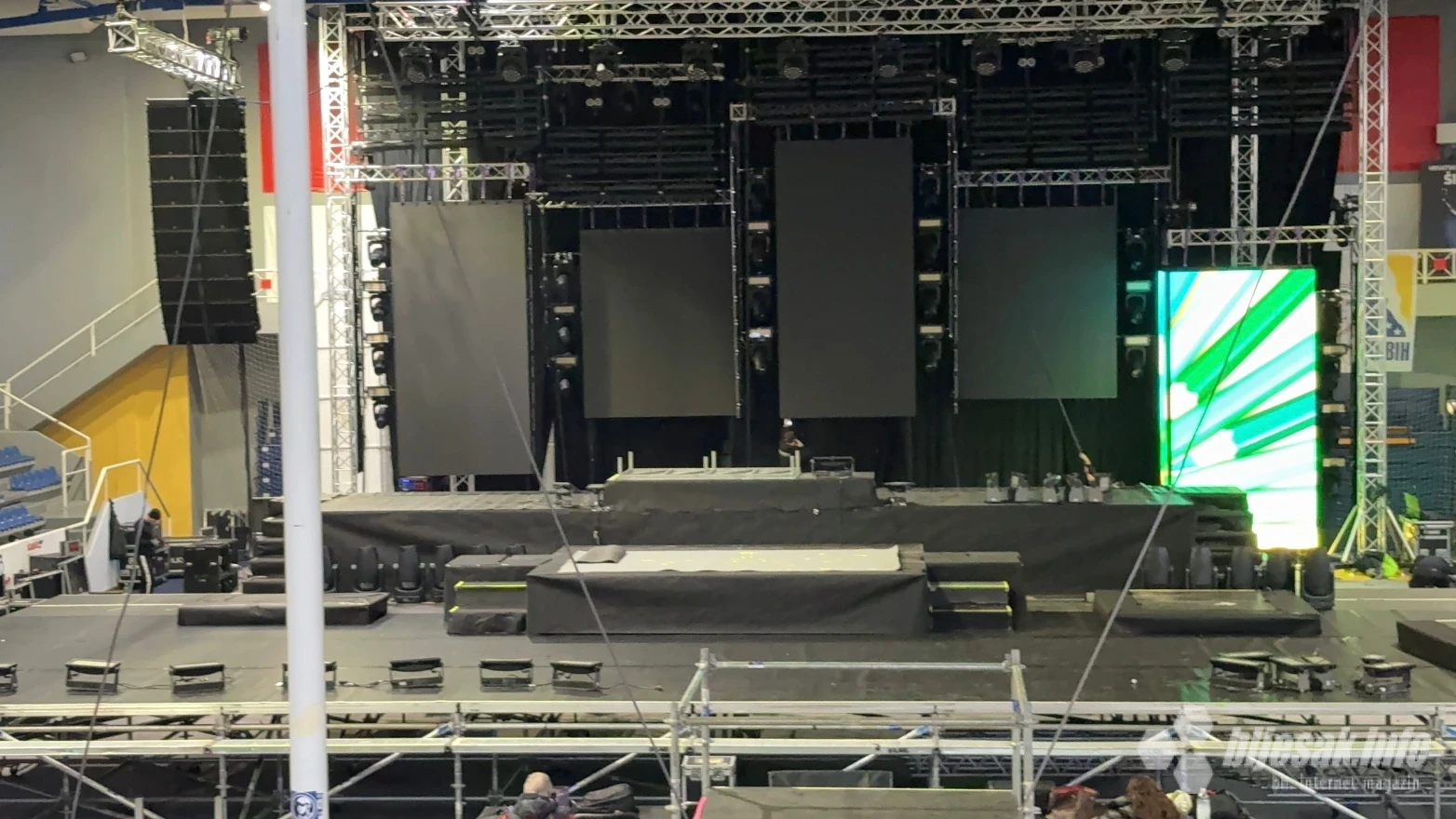 Pripreme za Thompsonov koncert u punom jeku