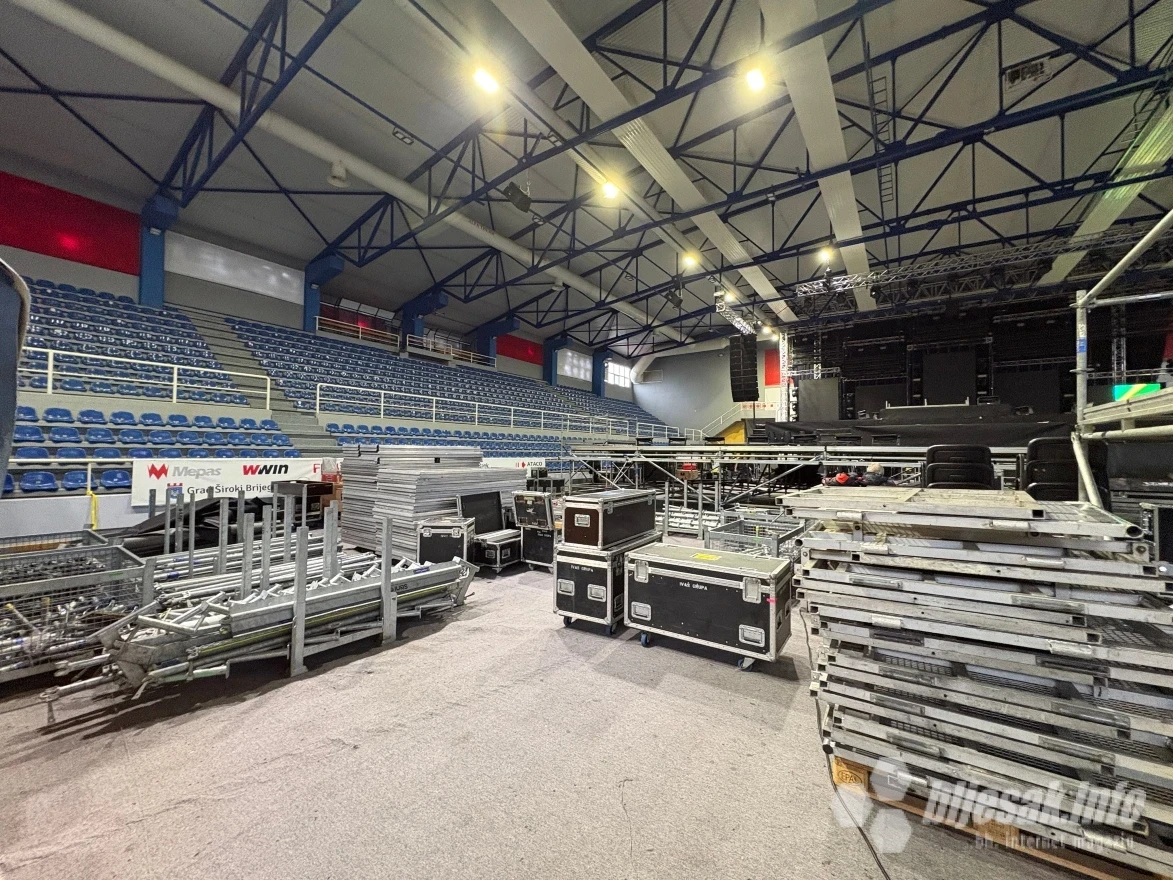 Pripreme za Thompsonov koncert u punom jeku