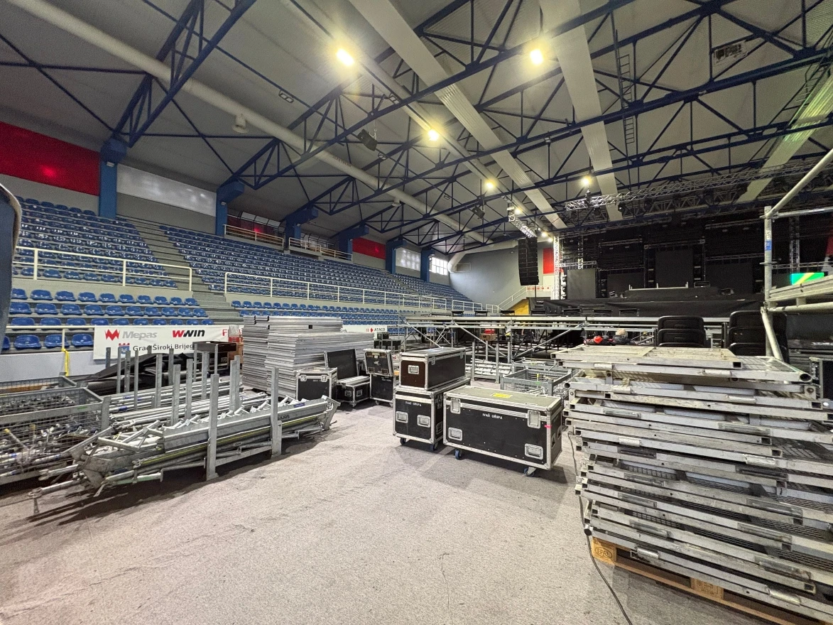 Pripreme za Thompsonov koncert u punom jeku