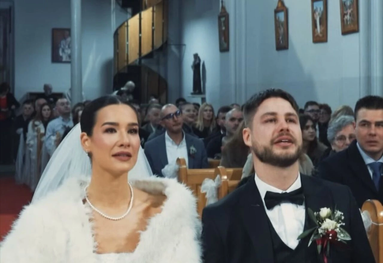 VIDEO | Mladenci u Hercegovini zapjevali sa suzama u očima, prizor sve raznježio