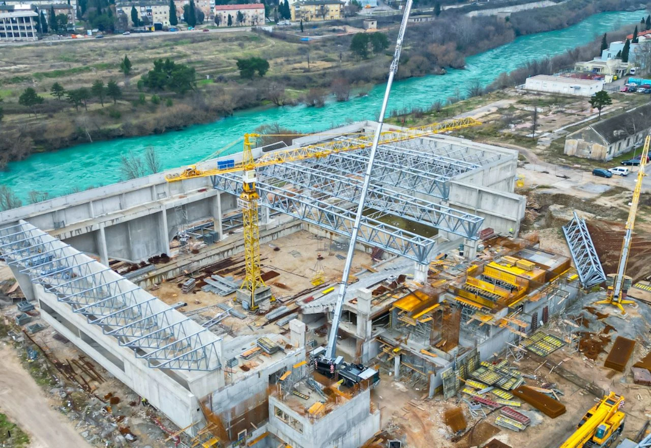 FOTO | Izgradnja Olimpijskog bazena u Mostaru: Nazire li se kraj radova?