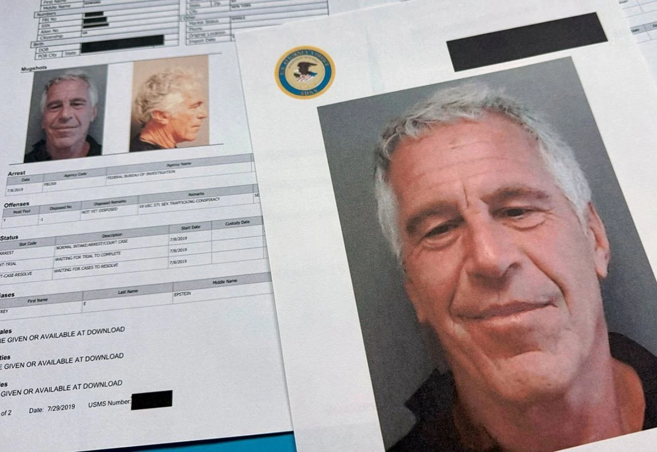 Epstein tražio od osoblja da instaliraju skrivene kamere u kući, neke bile u kutijama za maramice
