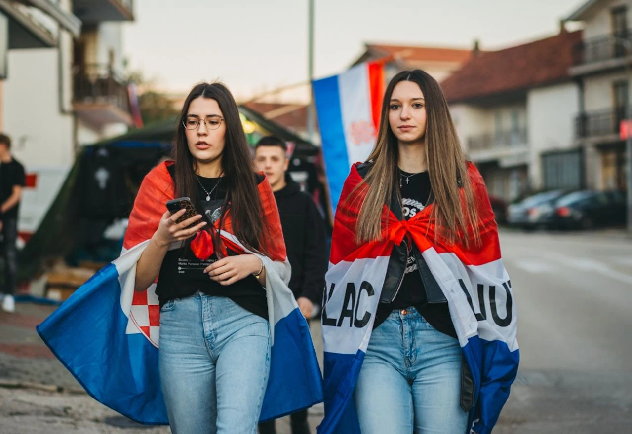 Okupljanje obožavatelja ispred dvorane