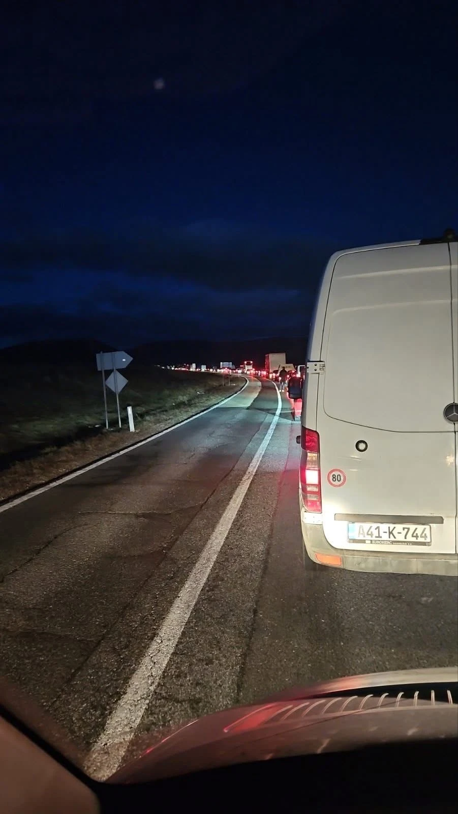 Potpuna obustava prometa na cesti Kupres - Šuica zbog prometne nesreće
