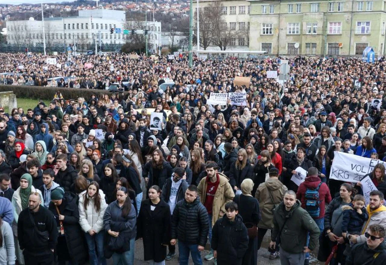 VIDEO | Tisuće građana na prosvjedu u Sarajevu nakon tramvajske nesreće