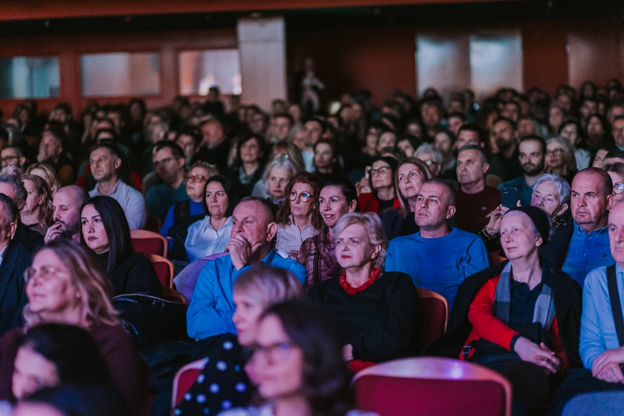FOTO | Valentinovski koncert Simfonijskog orkestra Mostar održan pred punom Kosačom