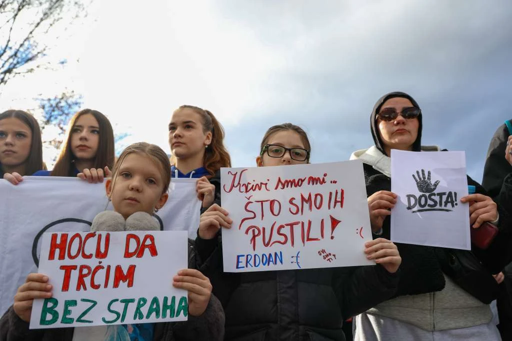 Organizatori jučerašnjeg prosvjeda u Sarajevu ogradili se od danas najavljenih: Očekuju se neredi?