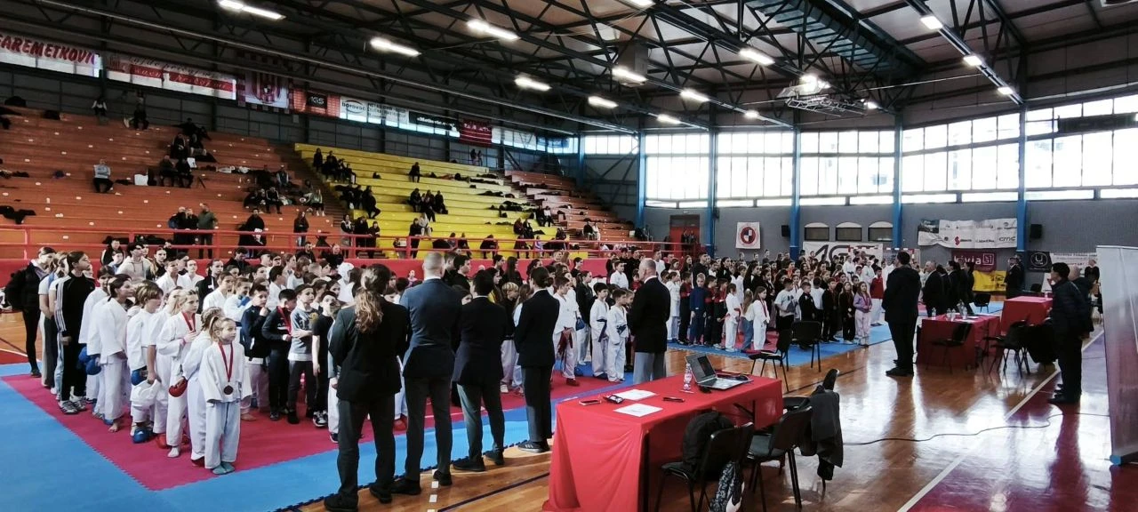 Sjajan nastup članova Karate kluba Zrinjski u Metkoviću, osvojeno 19 medalja