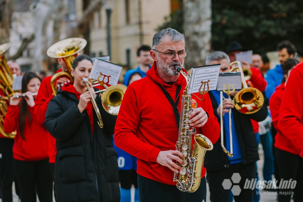 Karnevalska povorka u defileu gradom