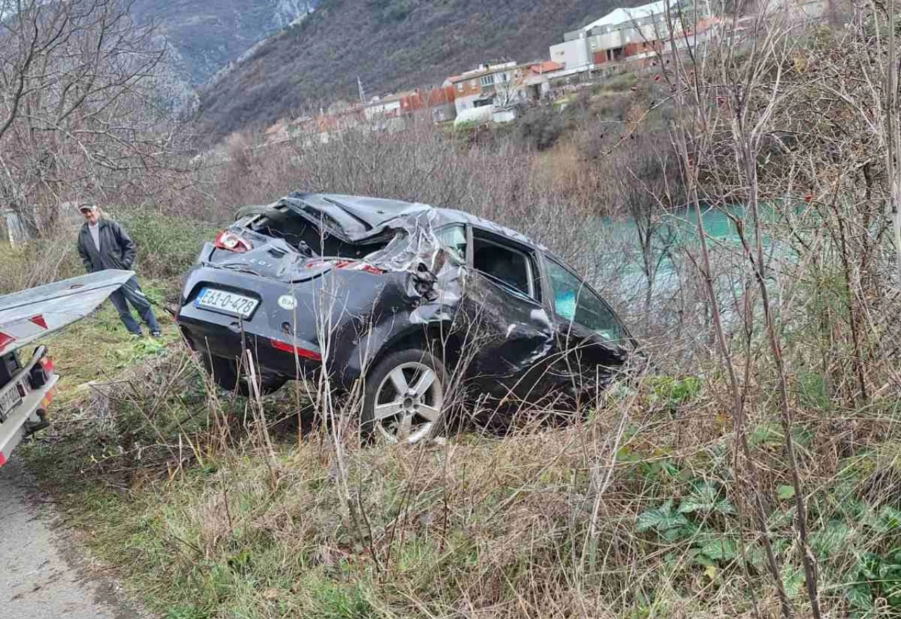 Automobil sletio s ceste na dionici Raštani – Vojno