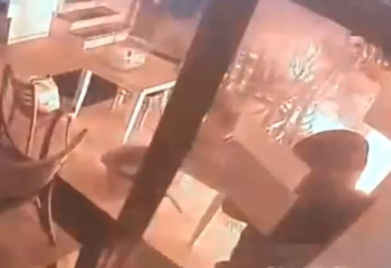 VIDEO | U sred noći pokušao zapaliti ćevabdžinicu