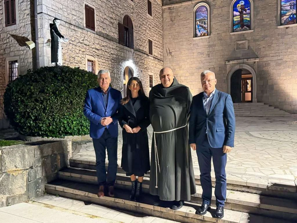 Čović, Filipović i Milas posjetili franjevački samostan na Humcu u Ljubuškom
