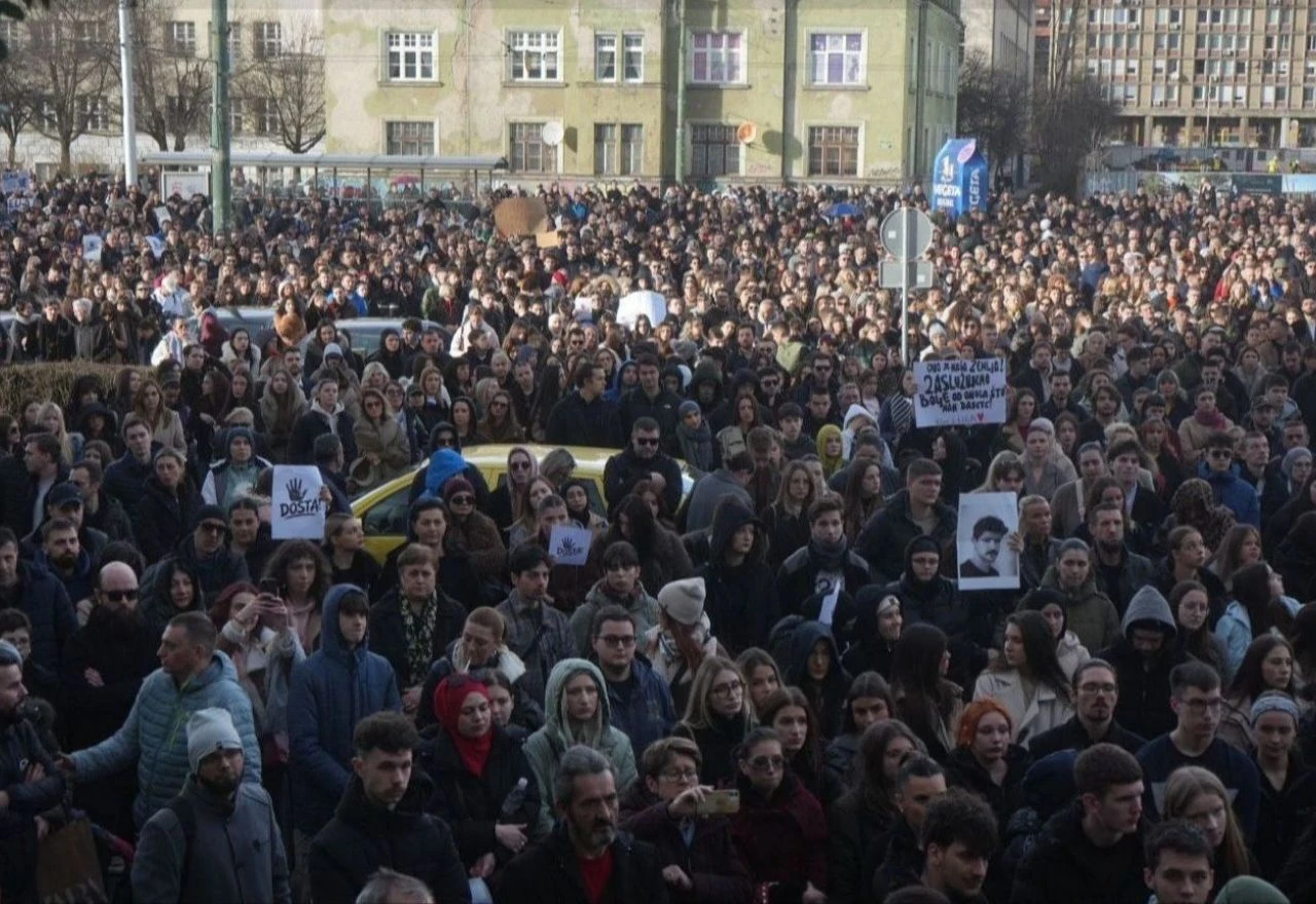 Četvrti dan prosvjeda u Sarajevu: Traže ostavke odgovornih