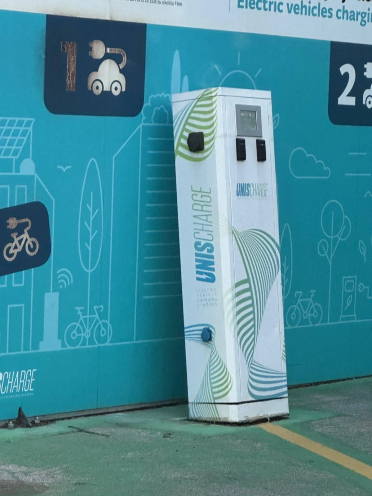 Oštećeni punjači za električna vozila kod mostarske Gradske uprave