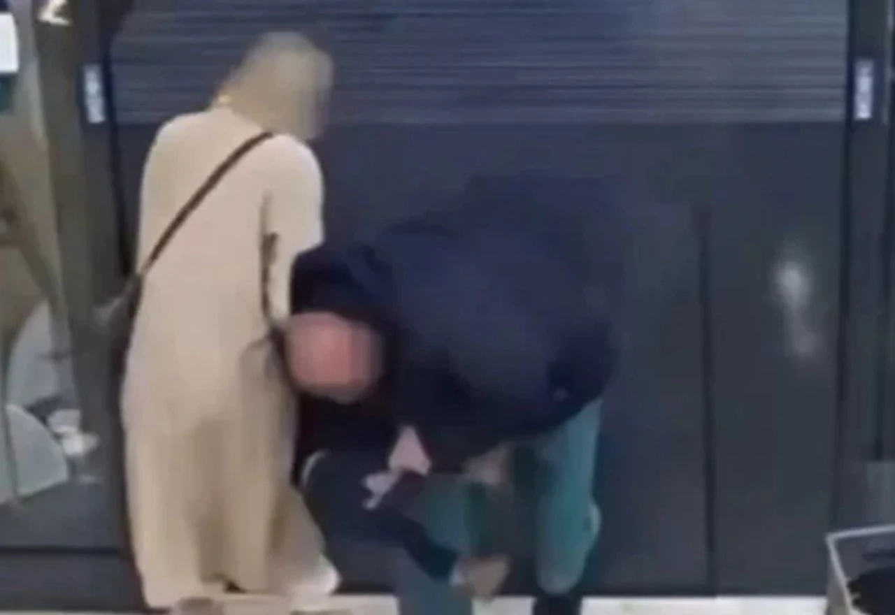 VIDEO | Strašna scena u trgovini, muškarac pokušao oteti dijete od majke u Italiji