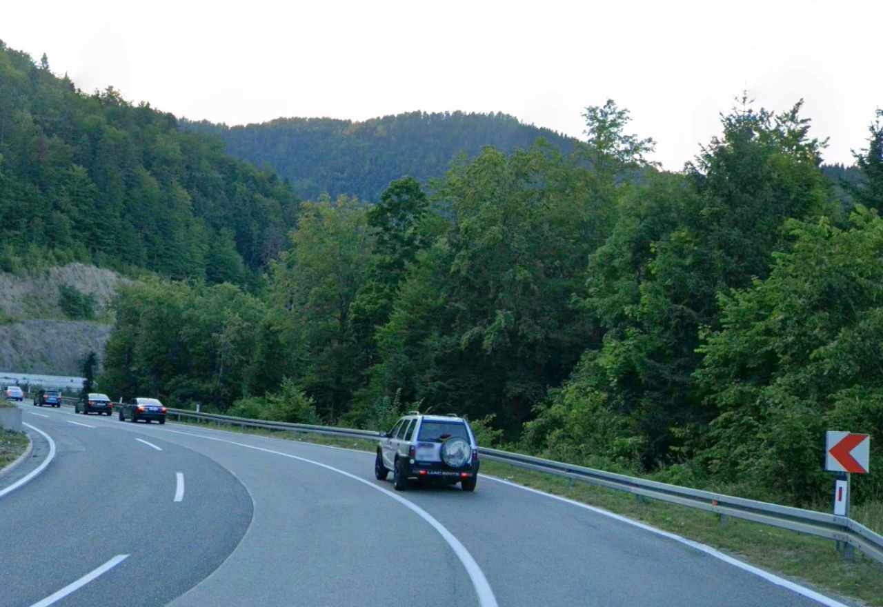 Prevrnula se cisterna s 40 kubika plina na cesti Bugojno–Kupres, promet obustavljen