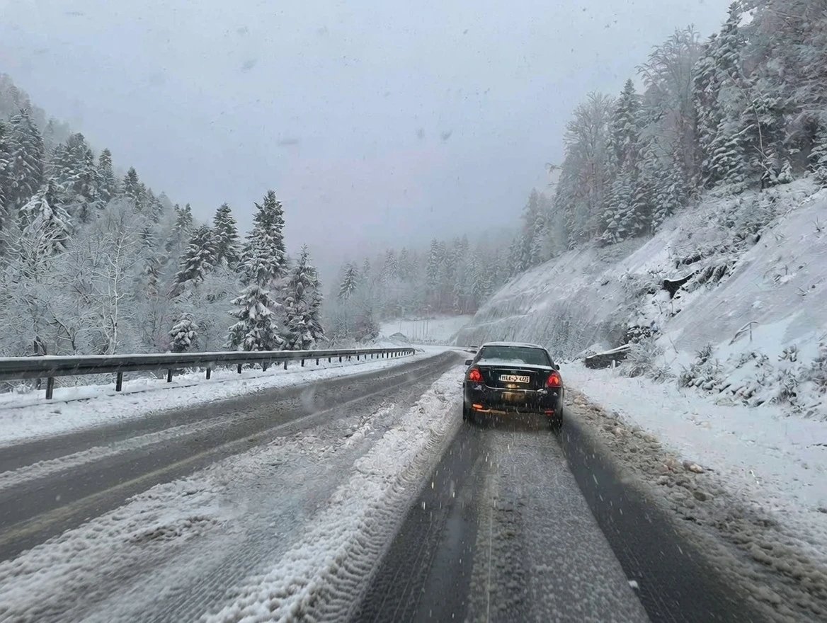 Kaos na planinskim prijevojima, uvedene zabrane i hitna upozorenja vozačima