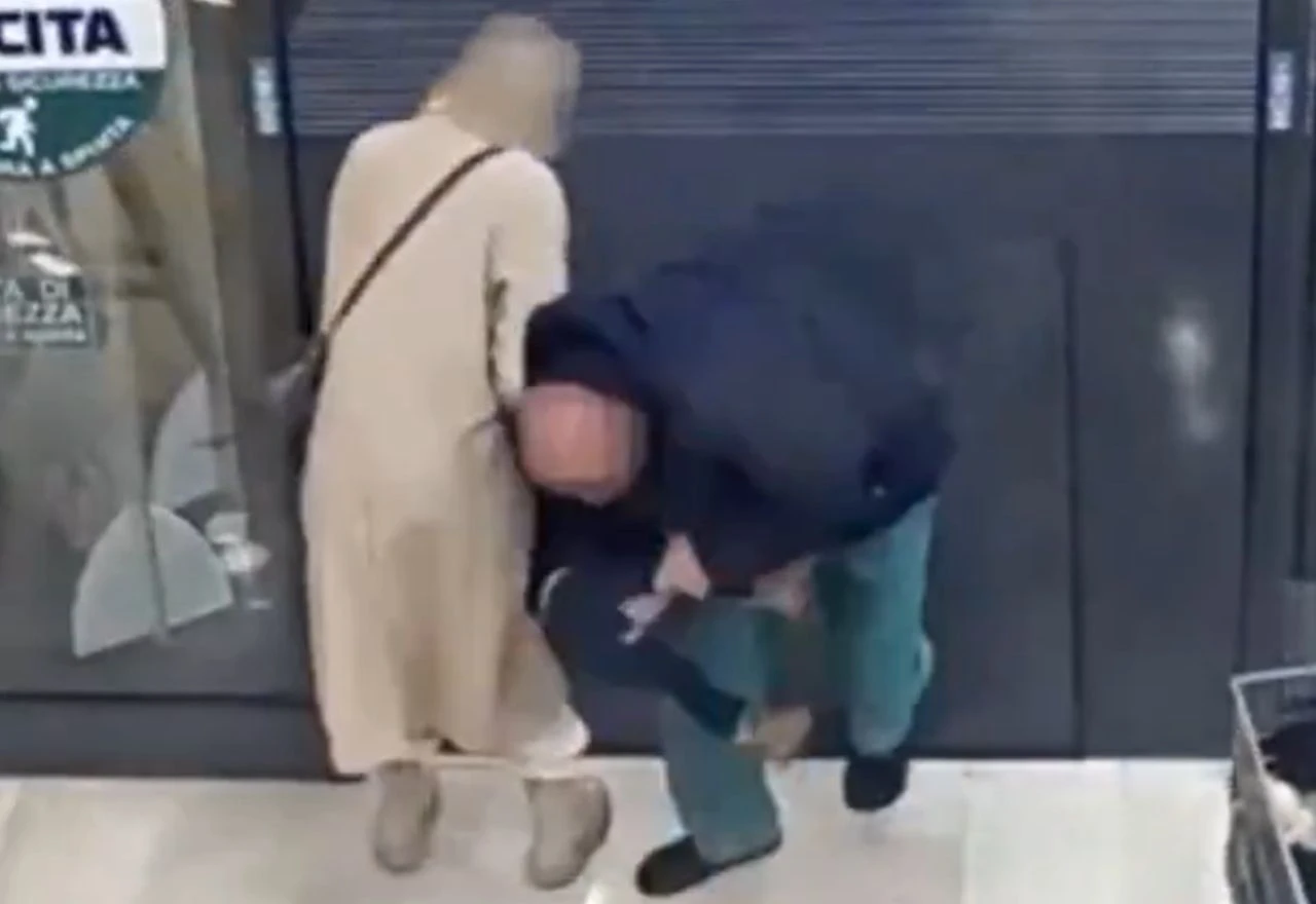 VIDEO | Beskućnik pokušao oteti djevojčicu u trgovini, slomio joj nogu