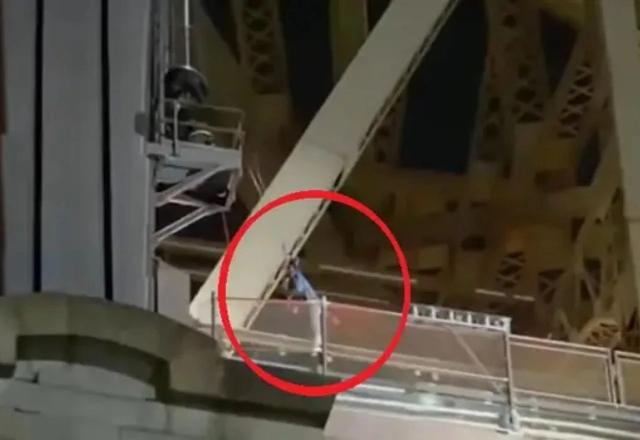 VIDEO | Tinejdžer snimao TikTok izazov pa pao s 15 metara u okno mosta