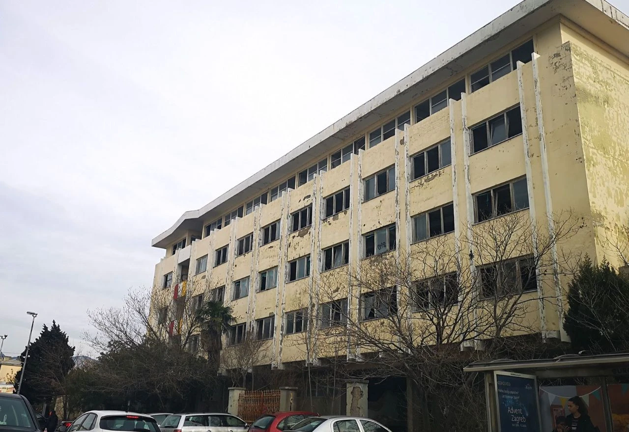Radnici bivše Fabrike duhana Mostar mole za mirovine, novac za uvezani staž zaglavio na sudu