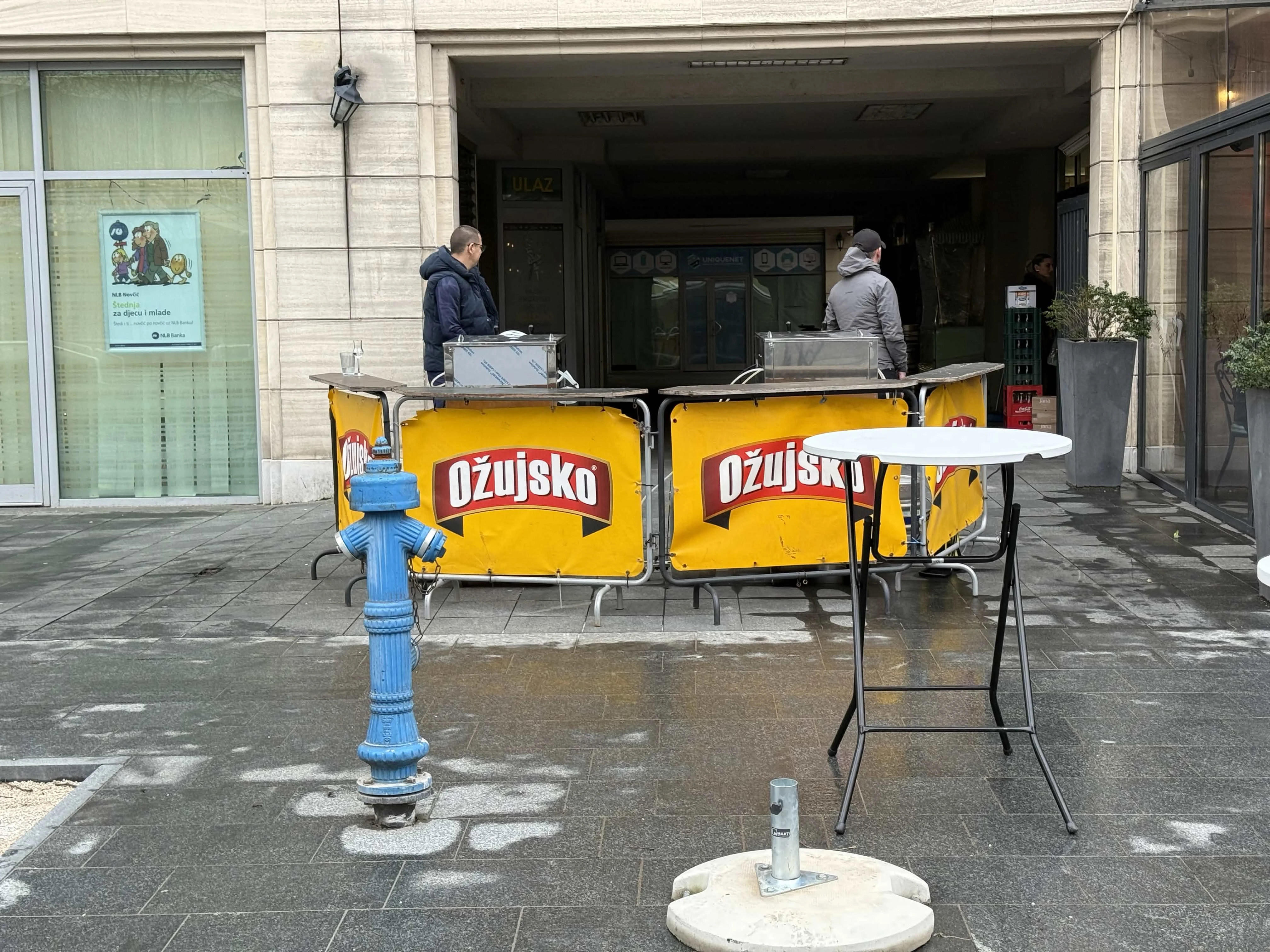FOTO | Fan zona u Mostaru spremna, čekaju se Englezi
