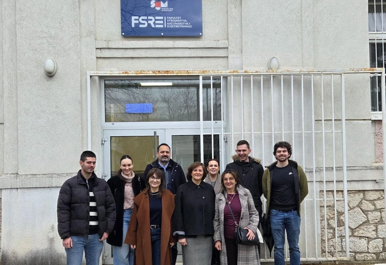 Učenici iz Širokog Brijega posjetili FSRE u Mostaru i zavirili u svijet mehatronike