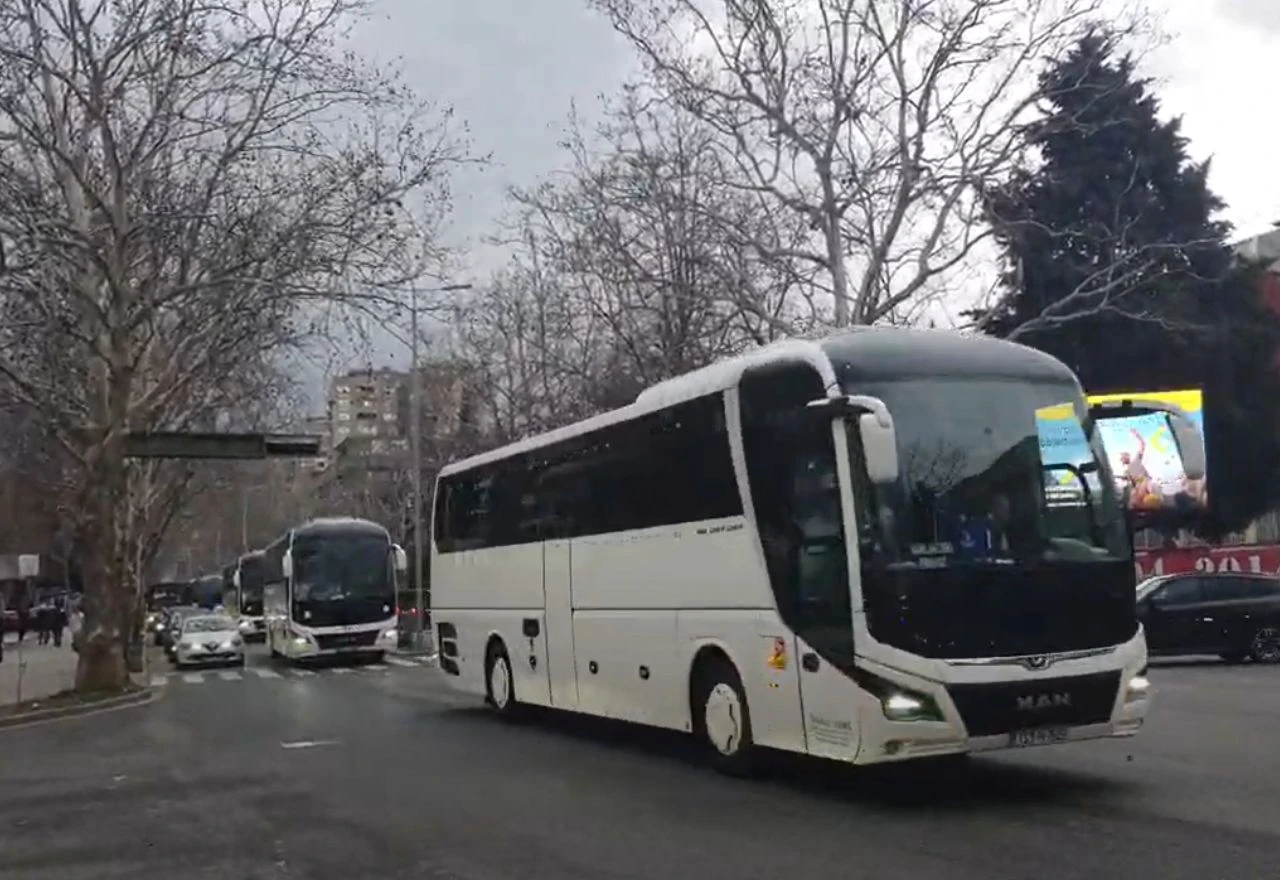 VIDEO | Mostar: Autobusi spremni za prijevoz gostujućih navijača
