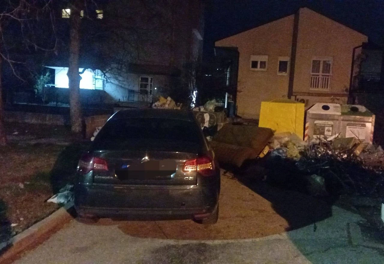 Nepropisno parkiranje otežava odvoz otpada u naselju Vatikan