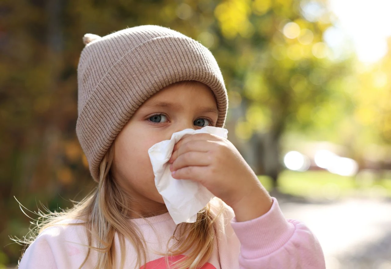 Rinovirus: Zašto kod nekih izaziva tek prehladu, a kod drugih napadaj astme?