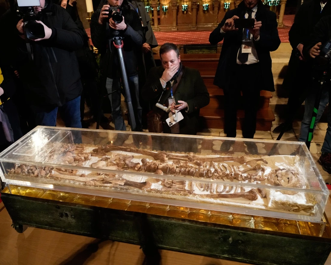 FOTO | Skelet svetog Franje Asiškog prvi put potpuno izložen javnosti