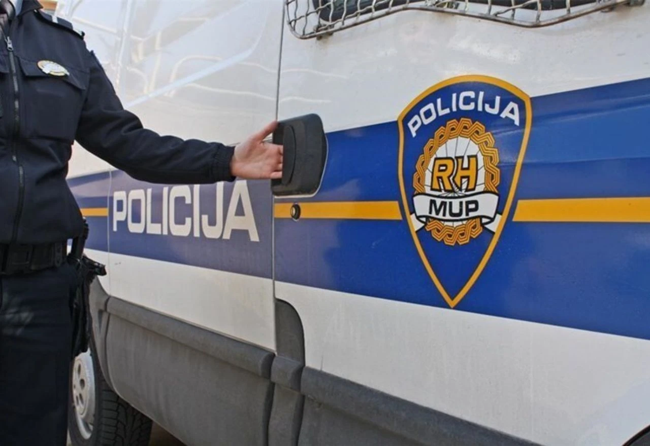 Maloljetnika sumnjiče za pokušaj ubojstva policajaca