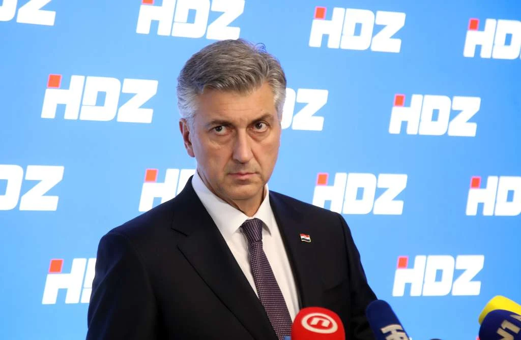 Plenković: "Nema teoretske šanse da HDZ podrži zakon koji bi zabranio komunističke simbole"