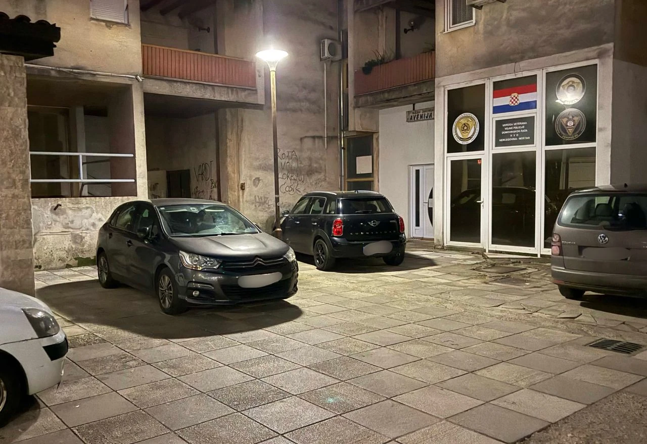 Upozorenje za prolaznike: "Disco" rasvjeta u Splitskoj ulici