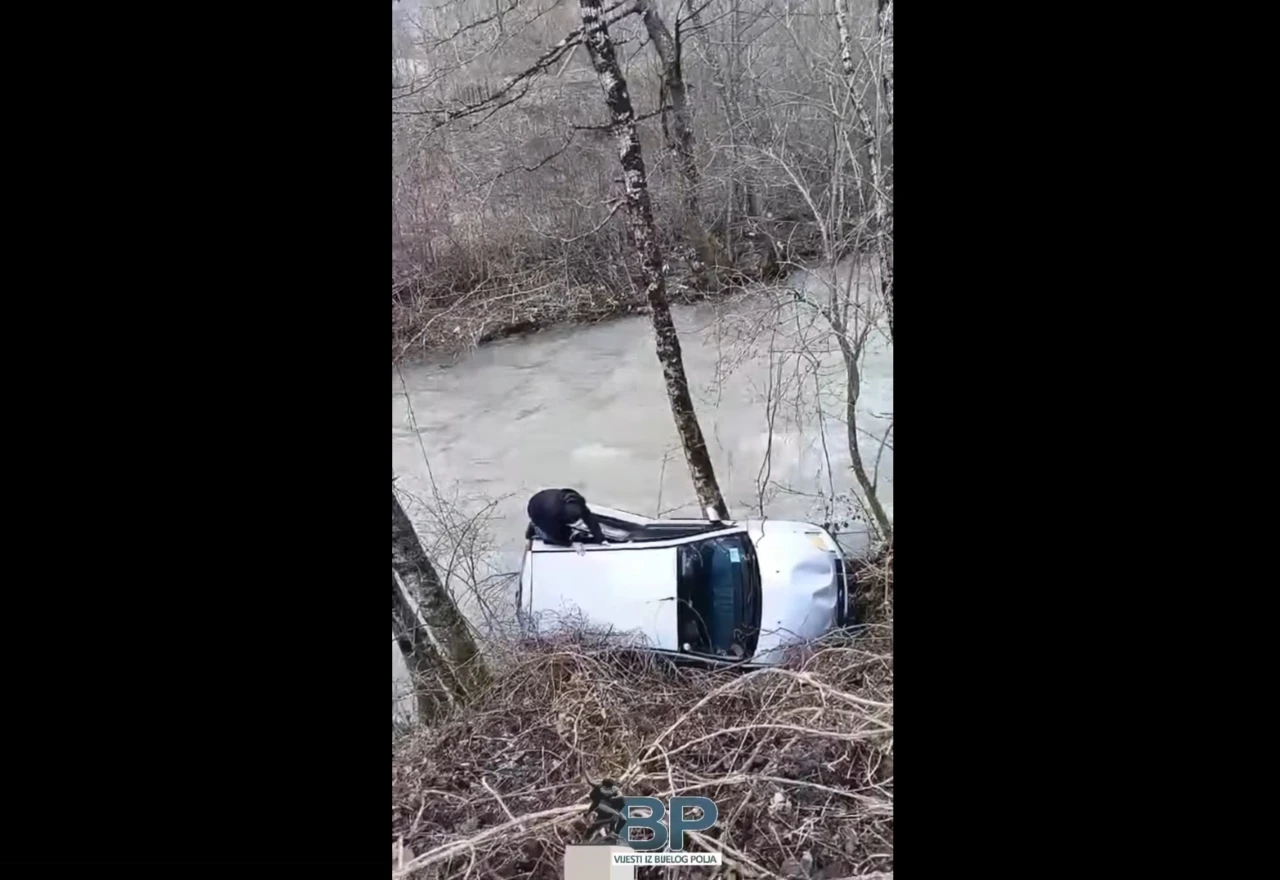 VIDEO | Bjelopoljac spasio muškarca koji je automobilom sletio u rijeku