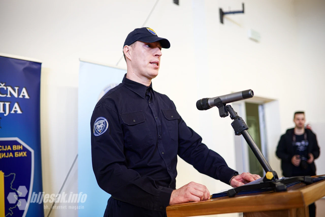 U Agenciji za školovanje i stručno usavršavanje kadrova u srijedu su u čin mlađeg inspektora promovirana 24 kadeta Granične policije Bosne i Hercegovine.