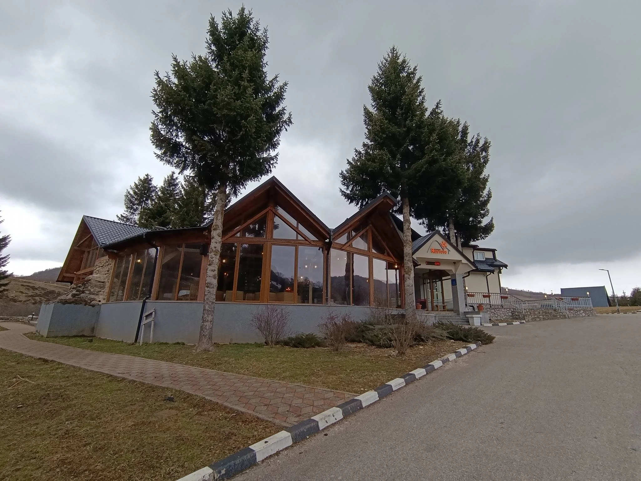 Na prodaju kompleks Hotel Rostovo: 64.000 m² prirode, hotel, etno selo i ski staza