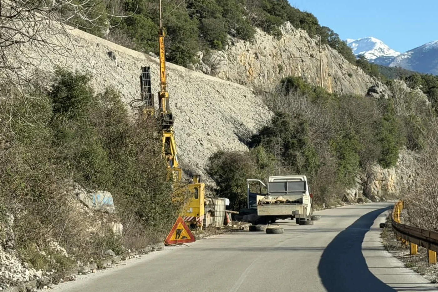 Neobičan stroj na cesti: Počela ispitivanja tla na trasi sjeverne obilaznice oko Mostara