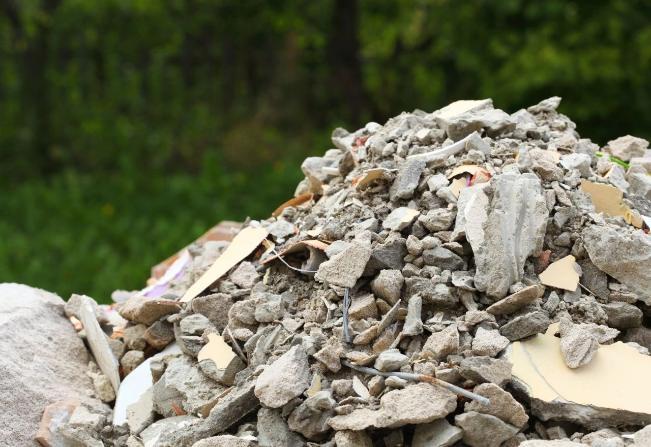 Uhićena braća koja su godinama bacala otpad u prirodu