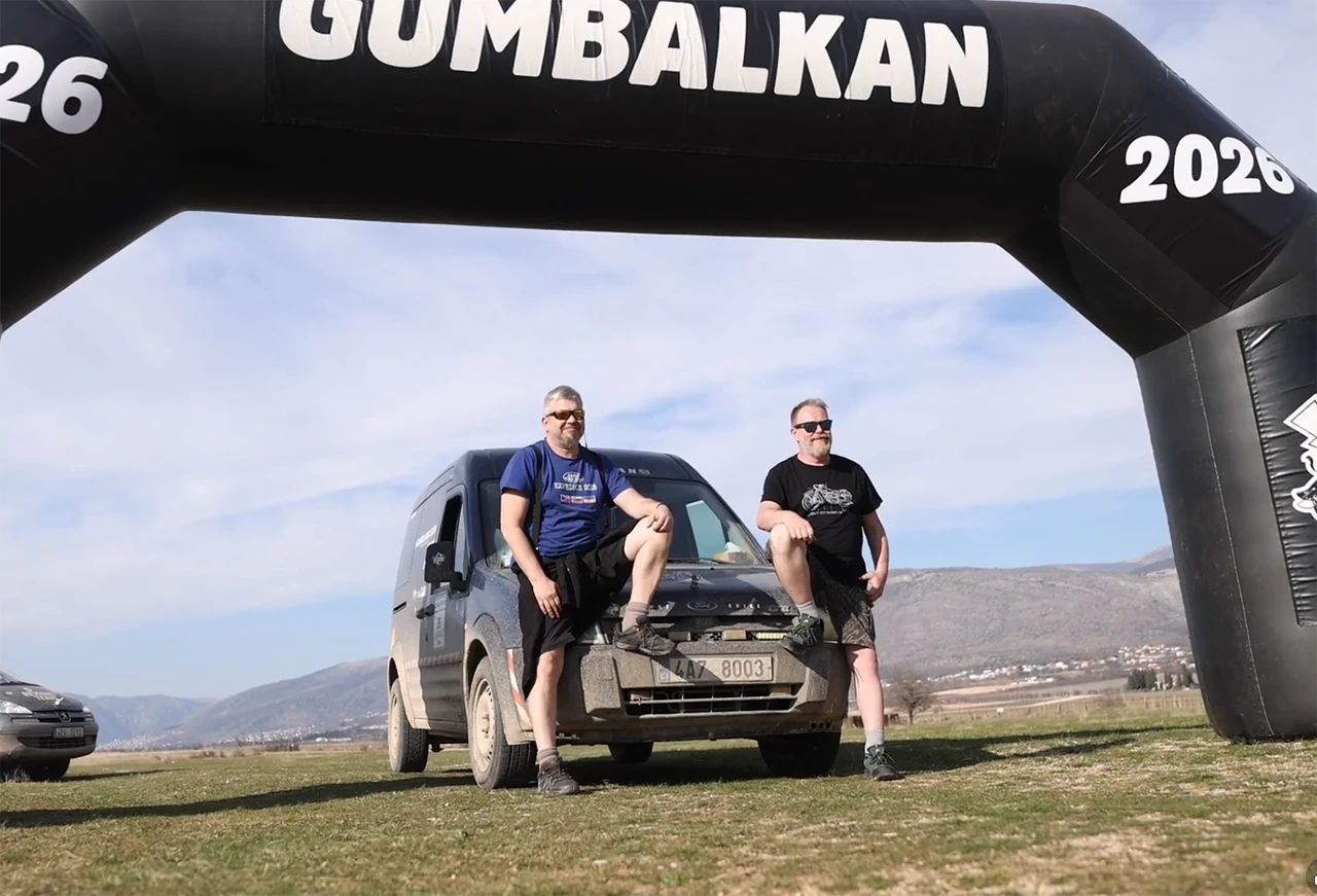 Stari i bizarni automobili okupirali Mostar: Zabava tek počinje