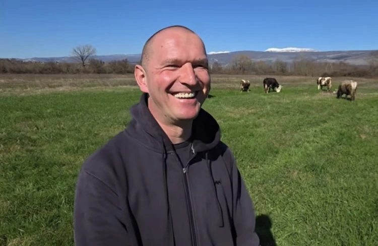 VIDEO | Mladi stočar s Mostarskog blata: Danju čuva "blago", noću radi u pekari