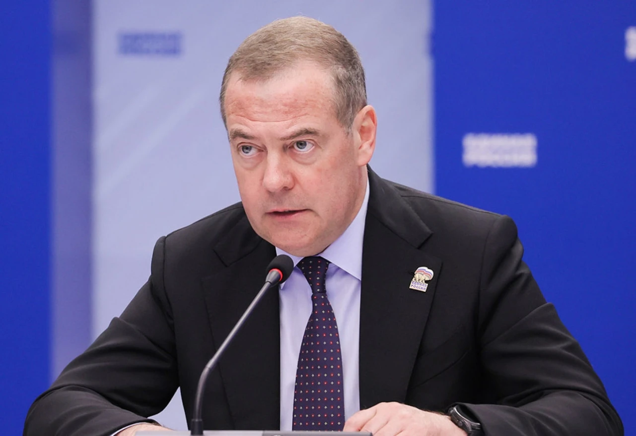 Medvedev o napadu na Iran: "Mirotvorac je opet tu"
